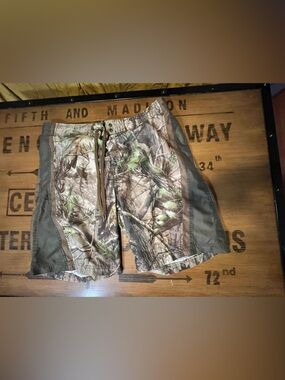 Bass Pro Shops Brown & Green Realtree Camo Men's Shorts